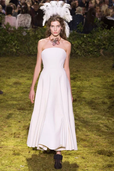 Look 9